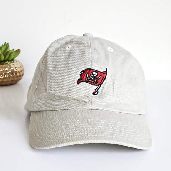 Vintage NFL Tampa Bay Bucs Hat Y2K Buccaneers Khaki Strapback Cotton Cap - Picture 2 of 13